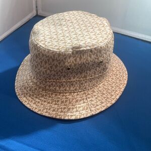 NWT MICHAEL KORS BUCKET HAT